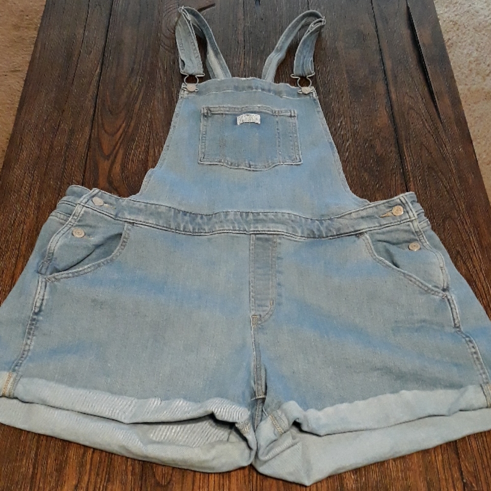 Levi's 5 pocket shortalls
